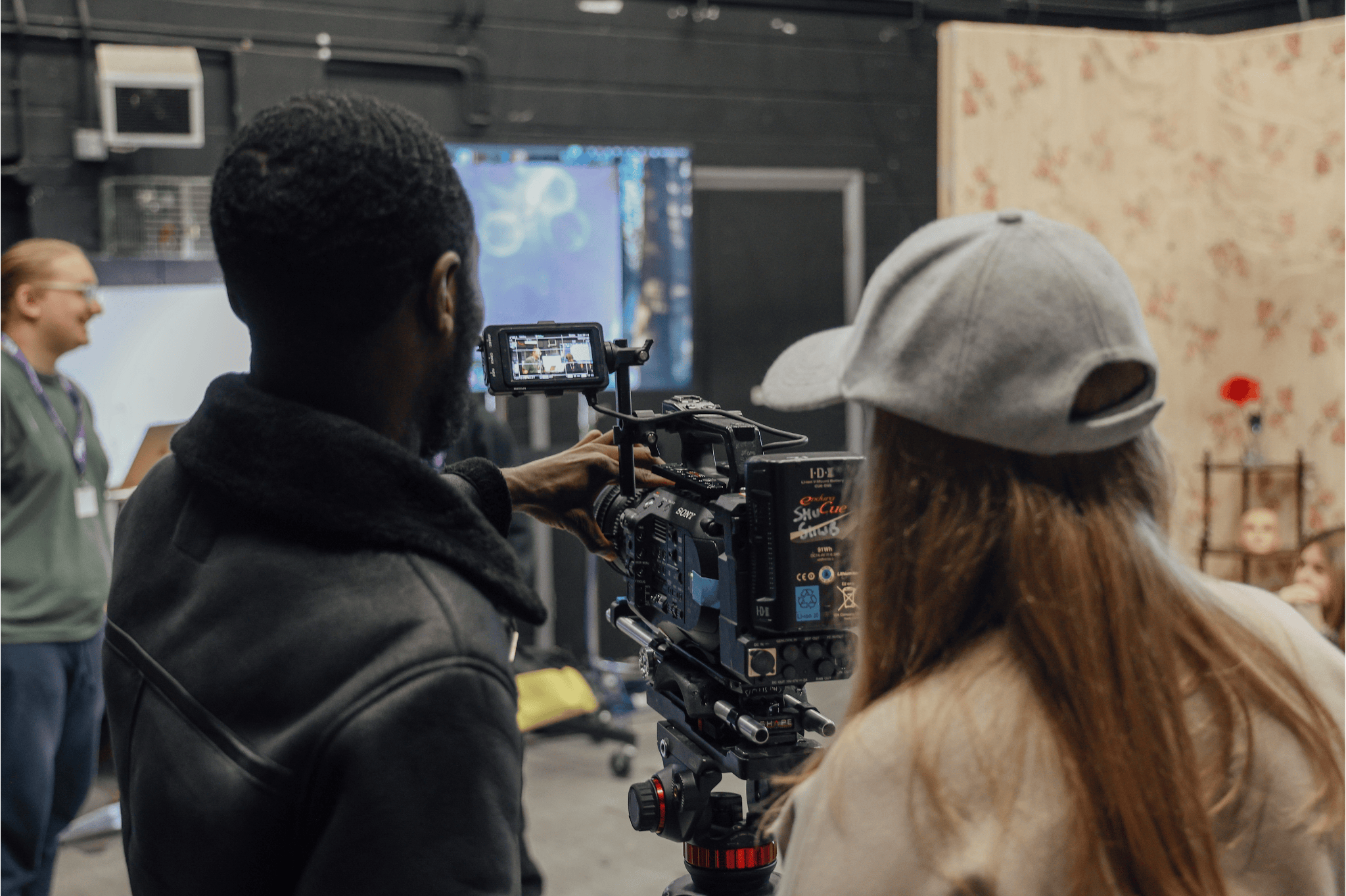 Man teacher girl how to operate camera